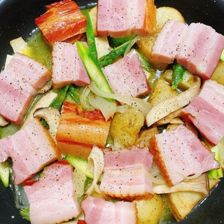 ほくほくじゃがいもとベーコンの彩り野菜蒸し